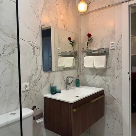 Golden Apartment *
